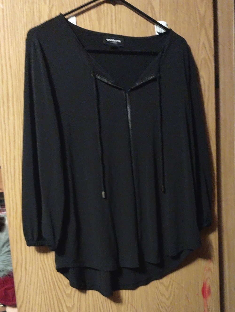 Liz Claiborne Luminous Black V-Neck Tie-Front Tunic by